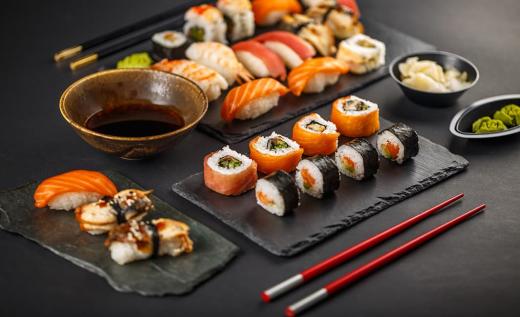 Чем отличаются суши от роллов?